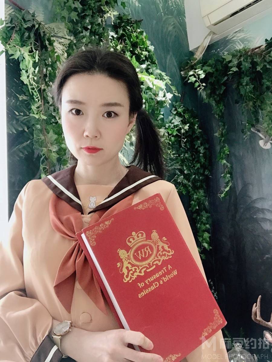 校园模特