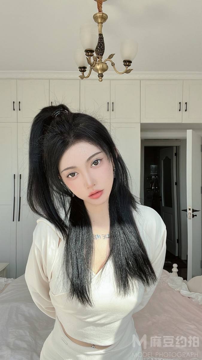 黑白模特