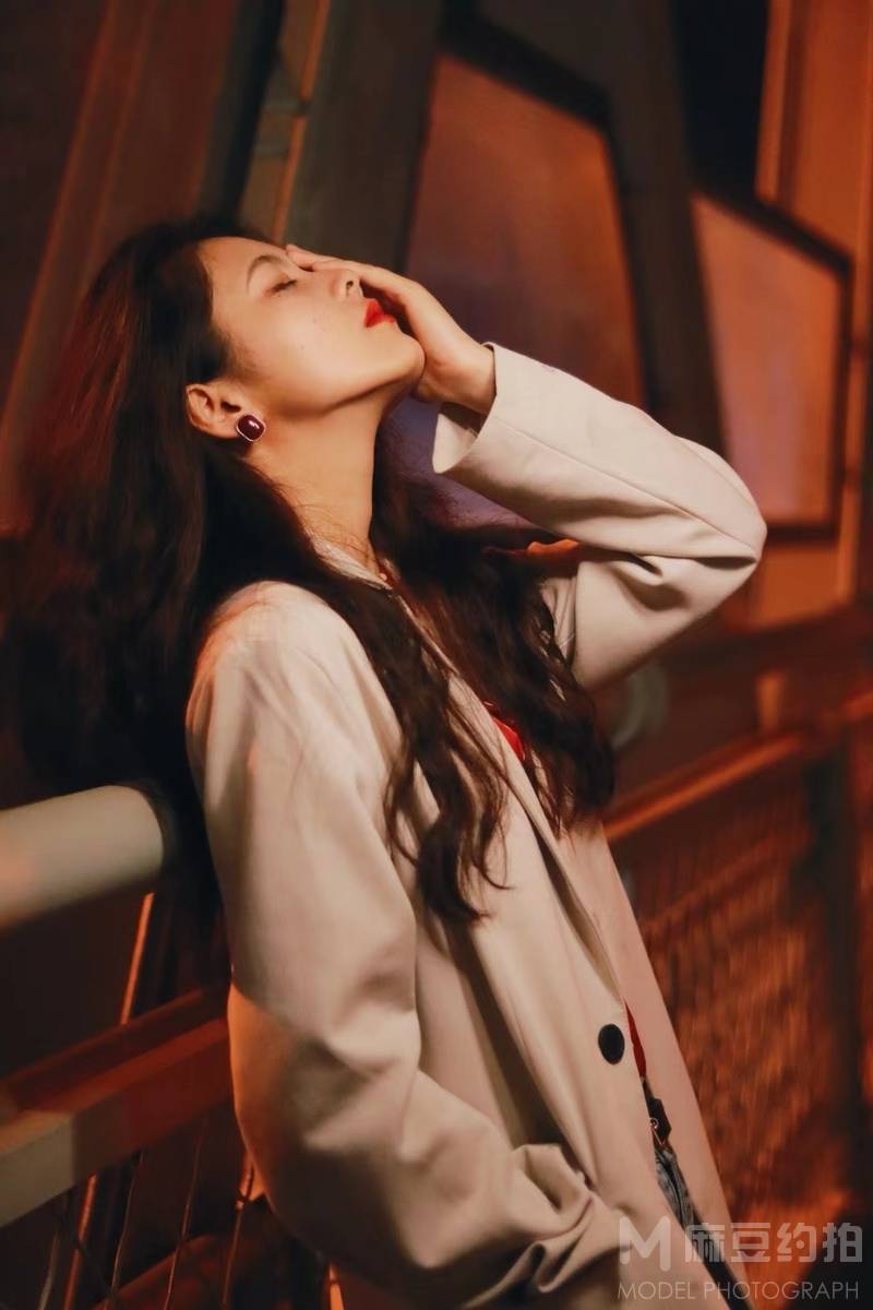情绪模特