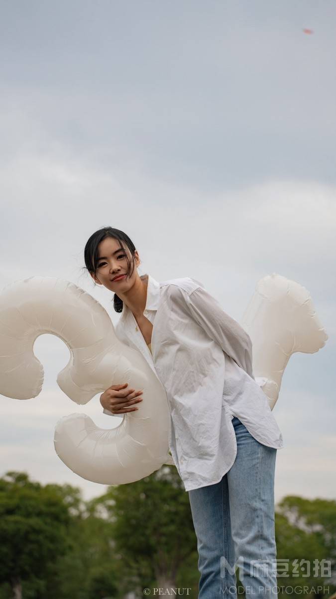情绪模特
