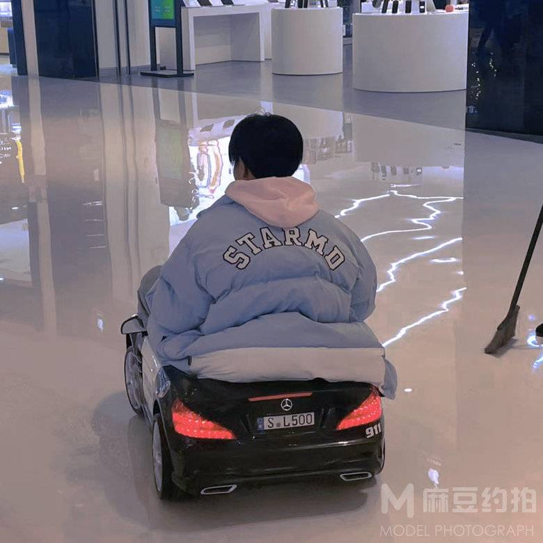 黑白模特