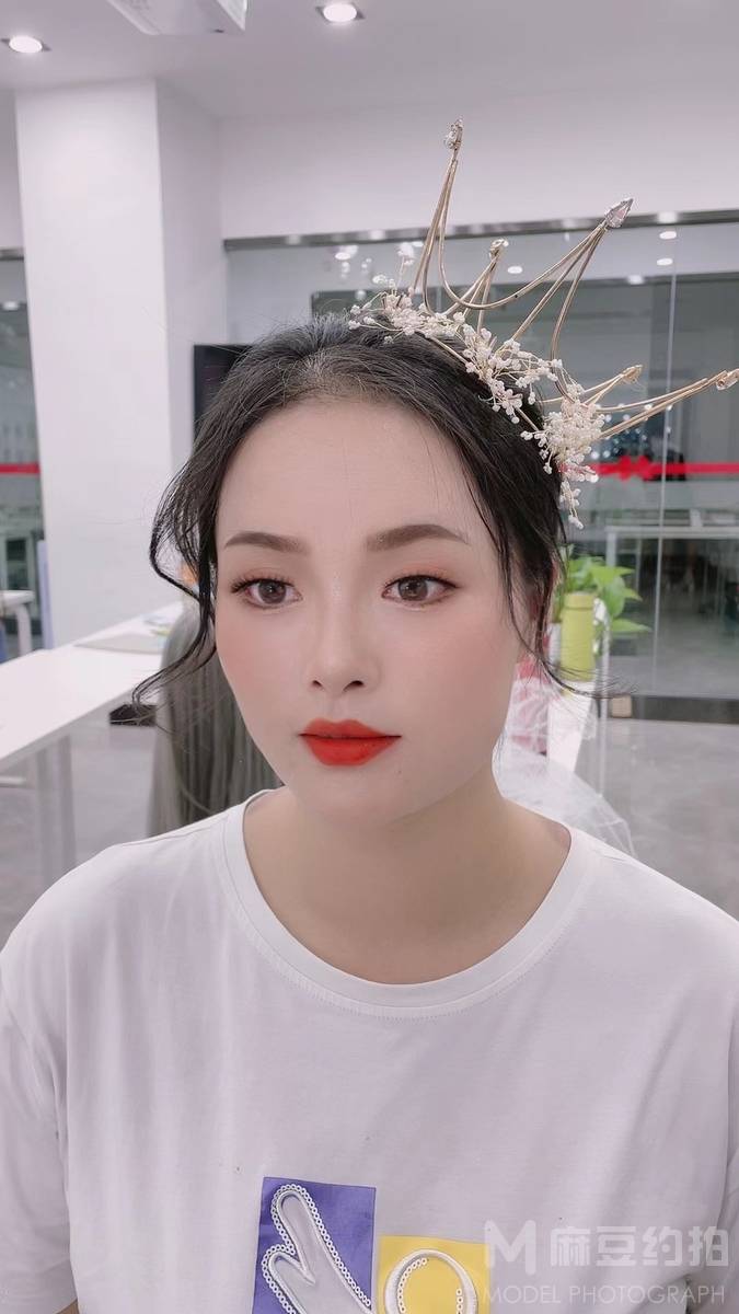 妆容模特