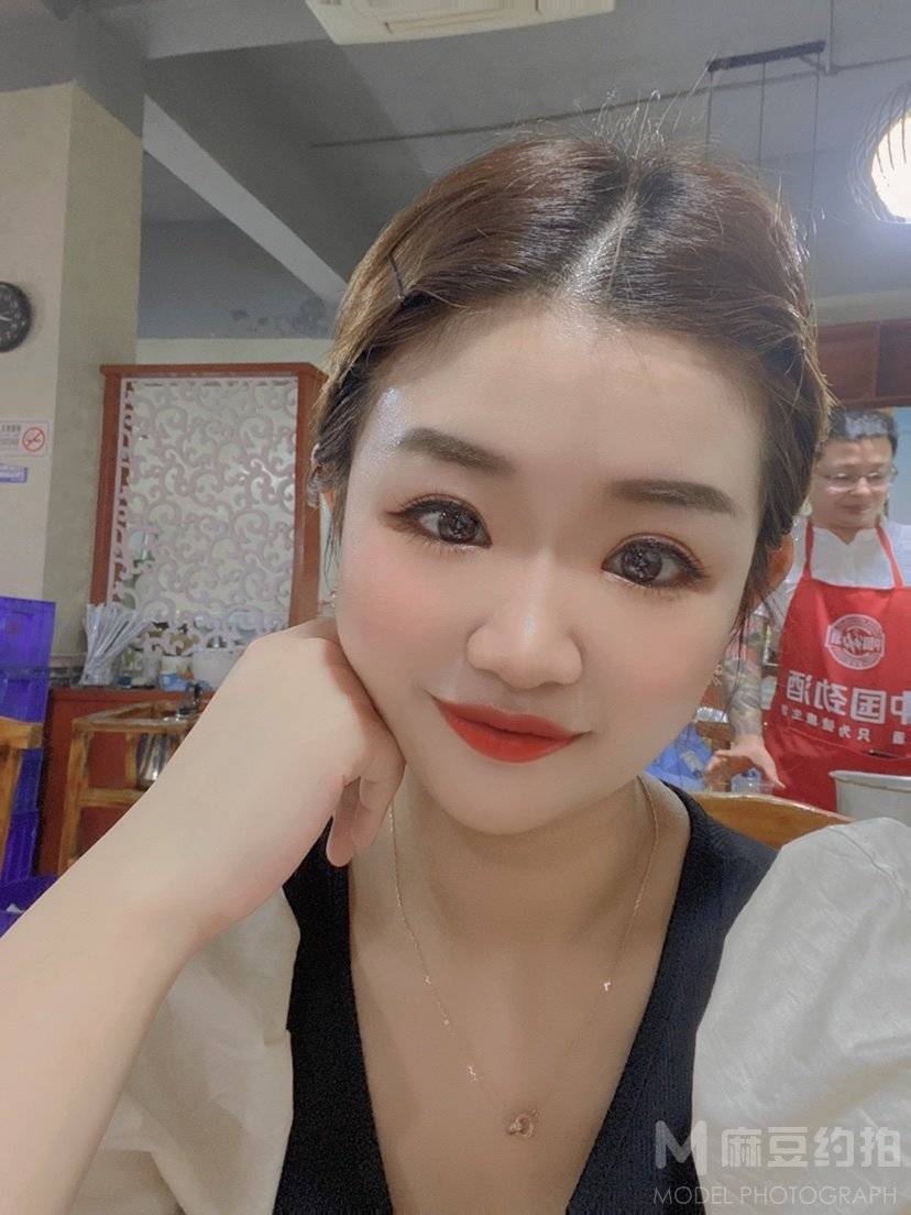 妆容模特