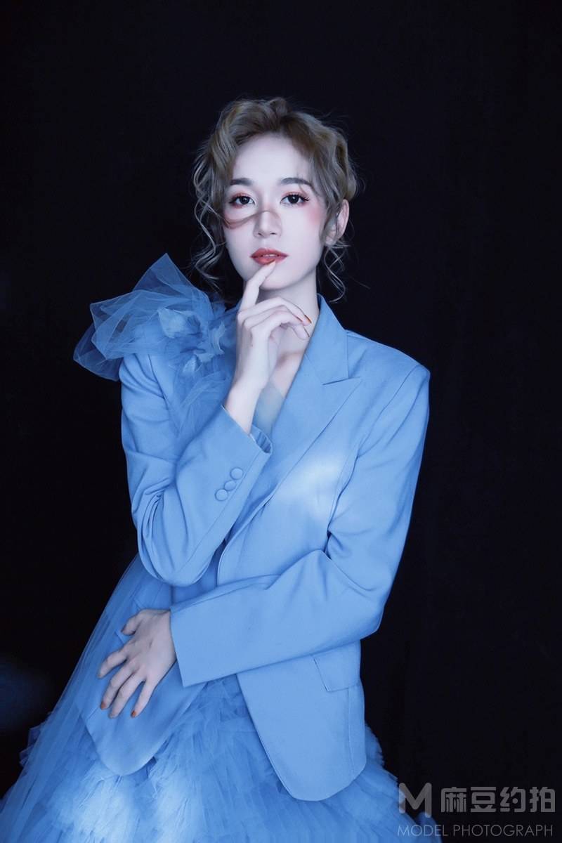 情绪模特