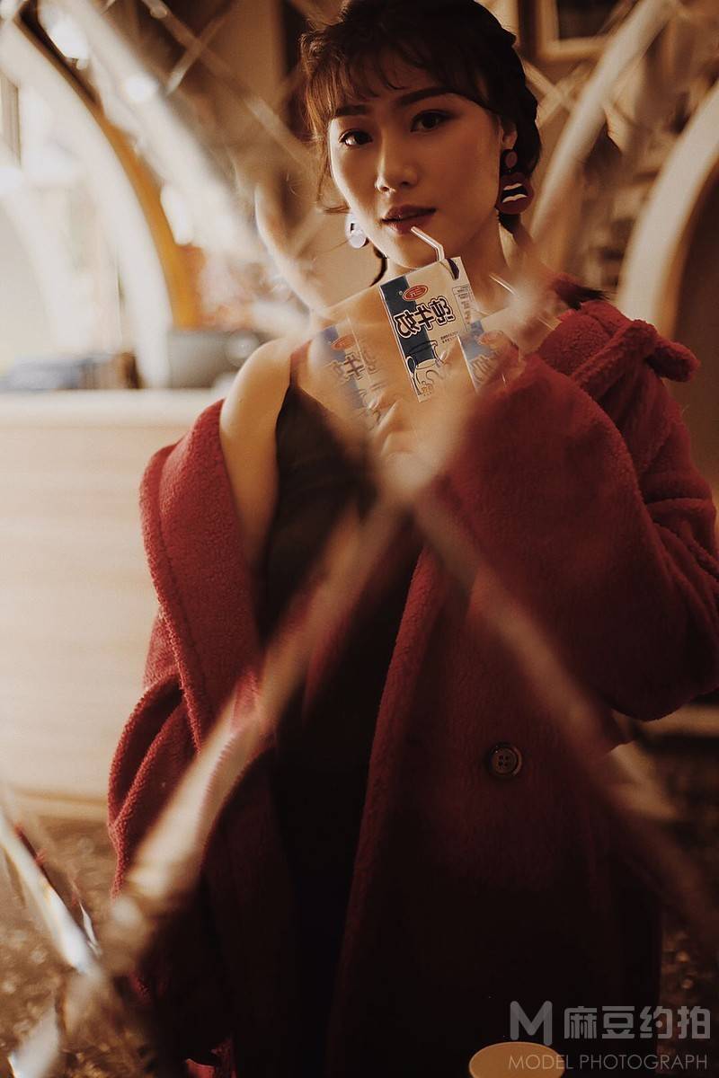 情绪模特