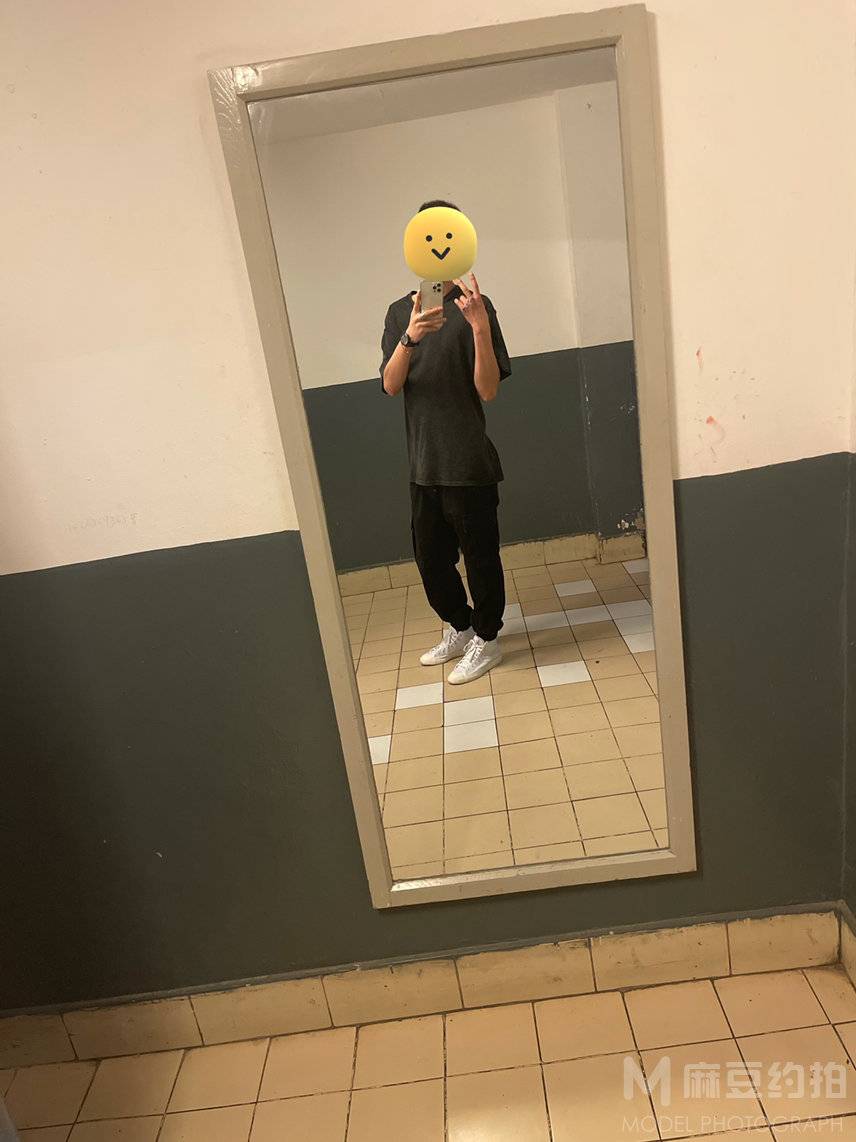 黑白模特