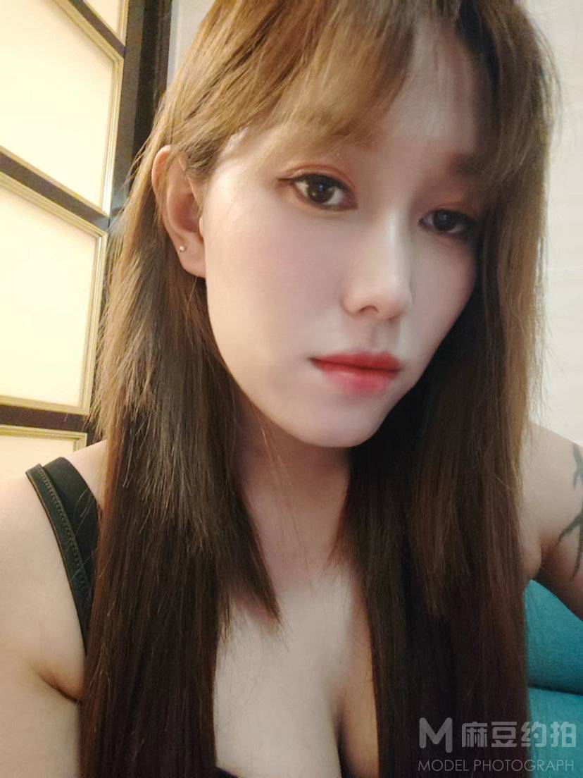 黑白模特