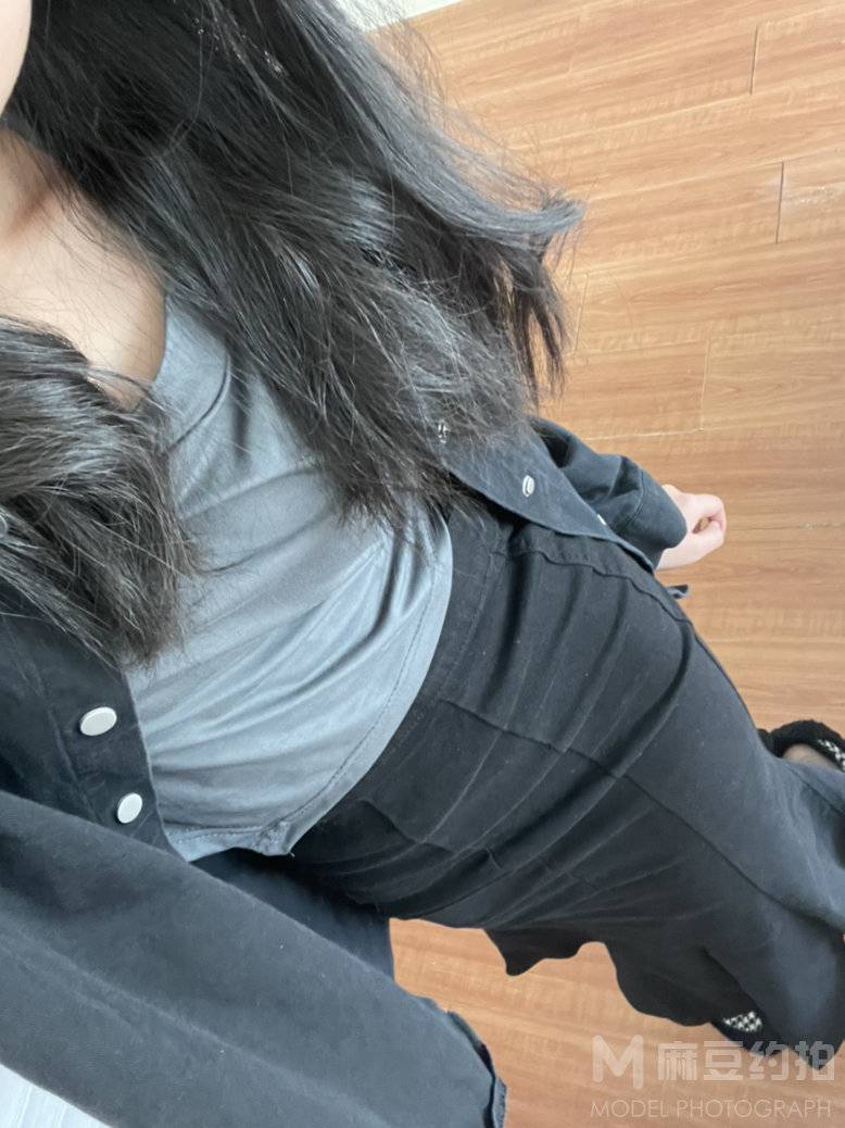 黑白模特