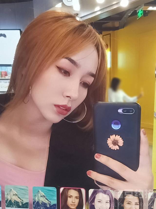 情绪模特