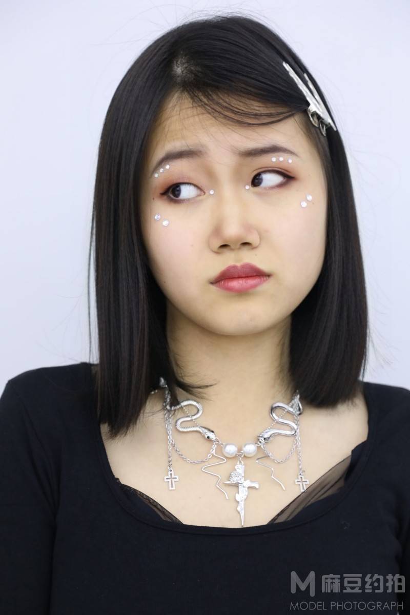 情绪模特