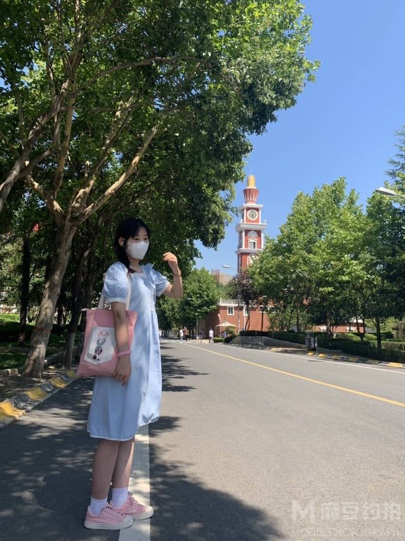 校园模特