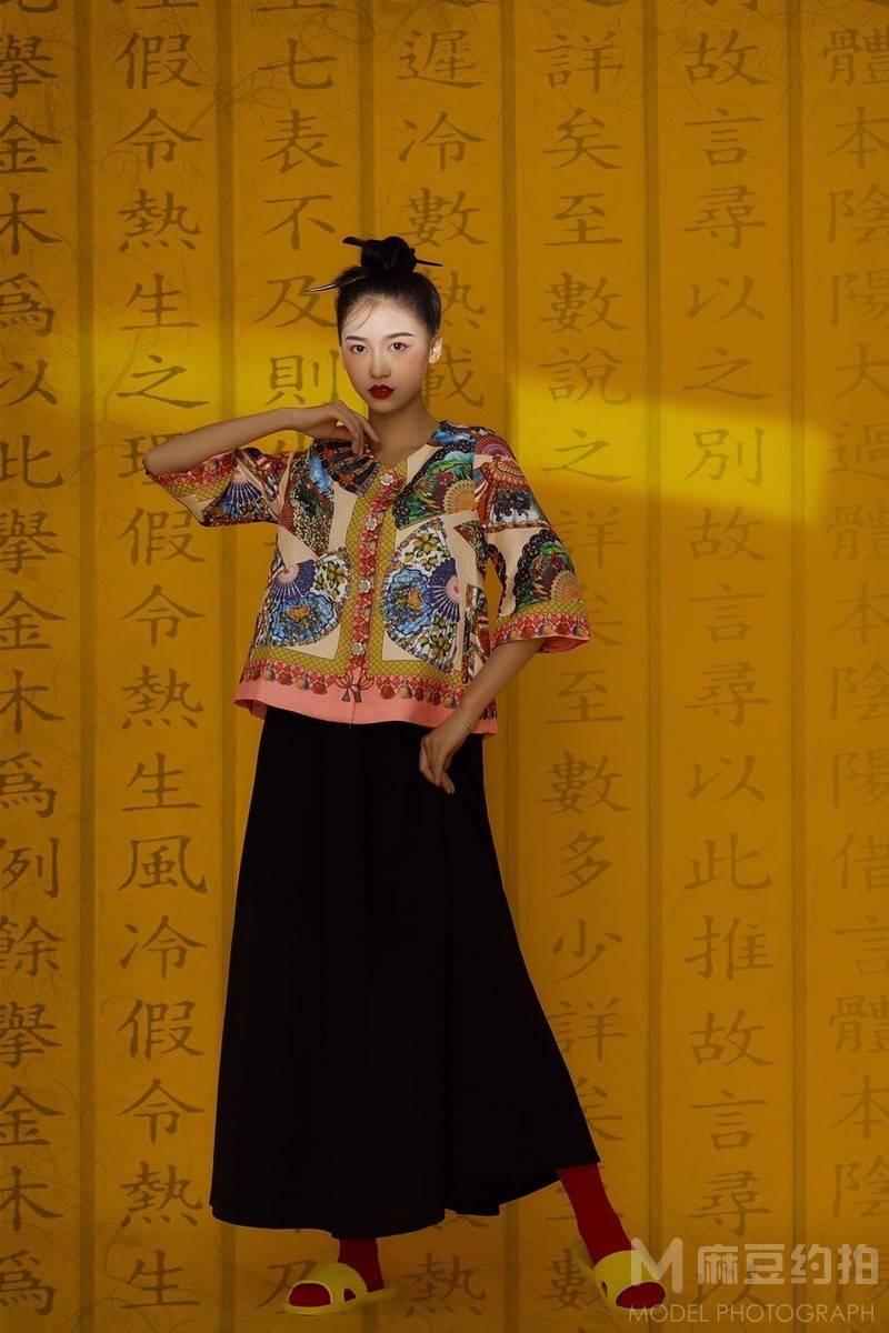 情绪模特