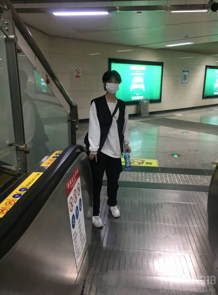 情绪模特