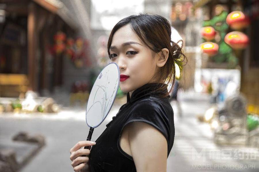 情绪模特