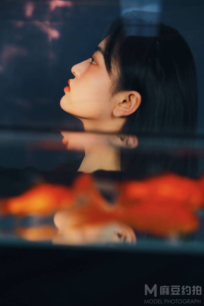 情绪模特