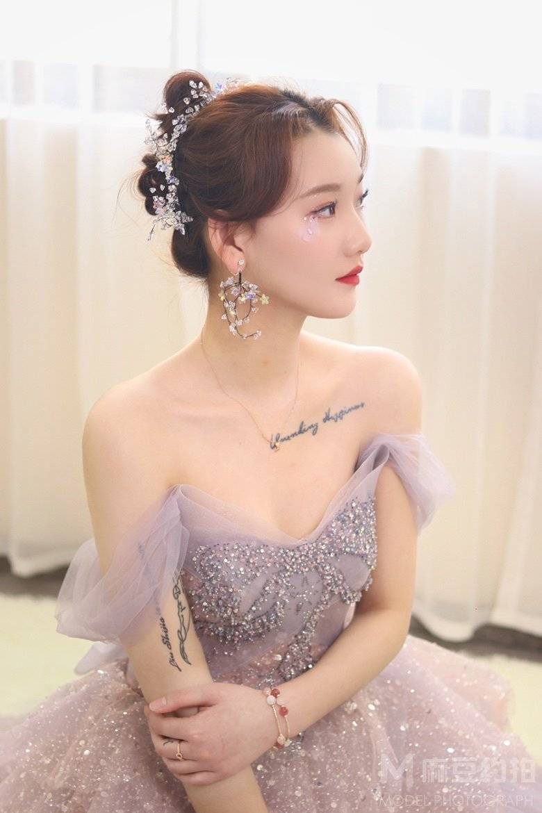 妆容模特