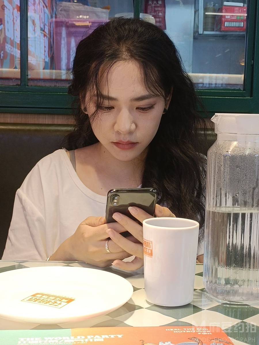 情绪模特