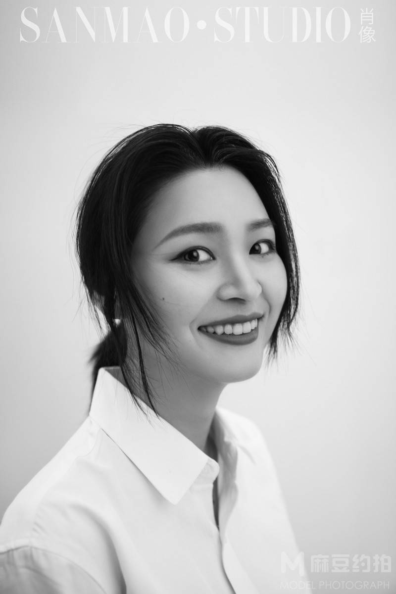 黑白模特
