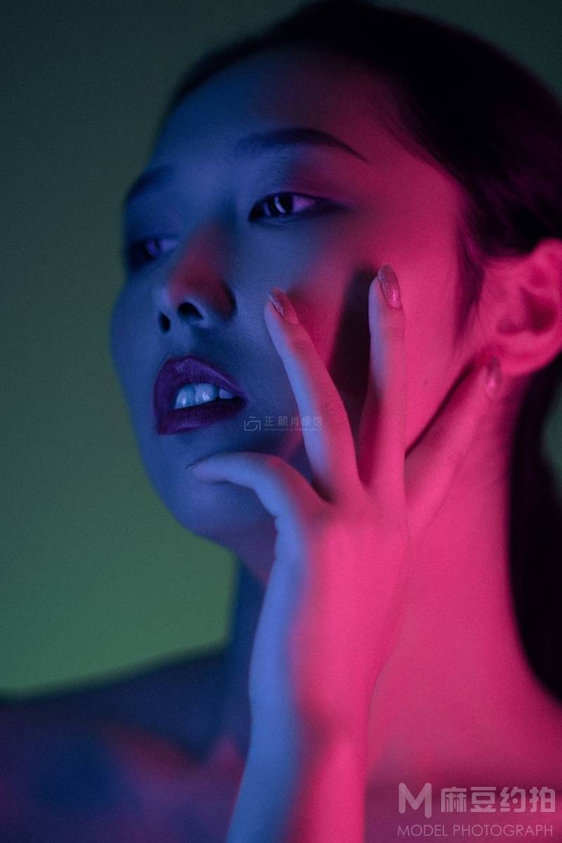 情绪模特