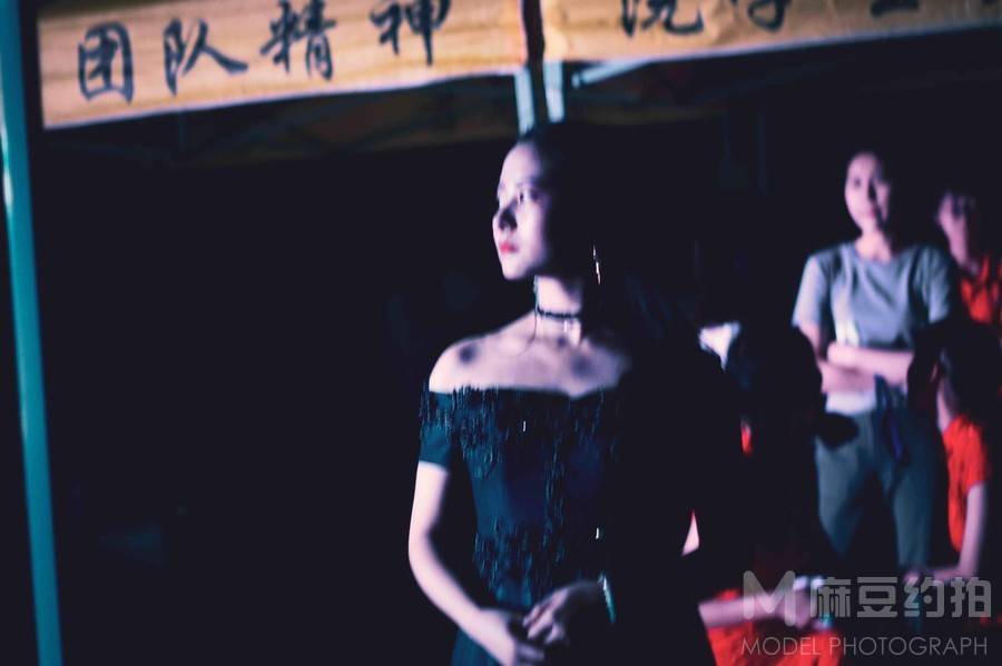 黑白模特