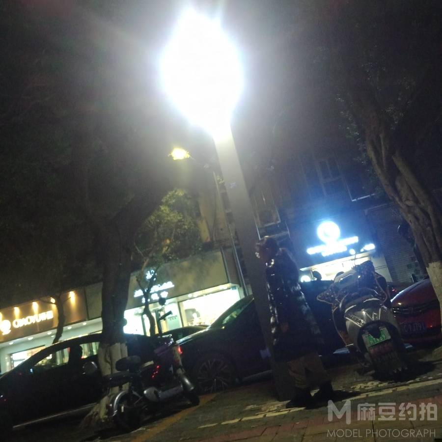 黑白模特