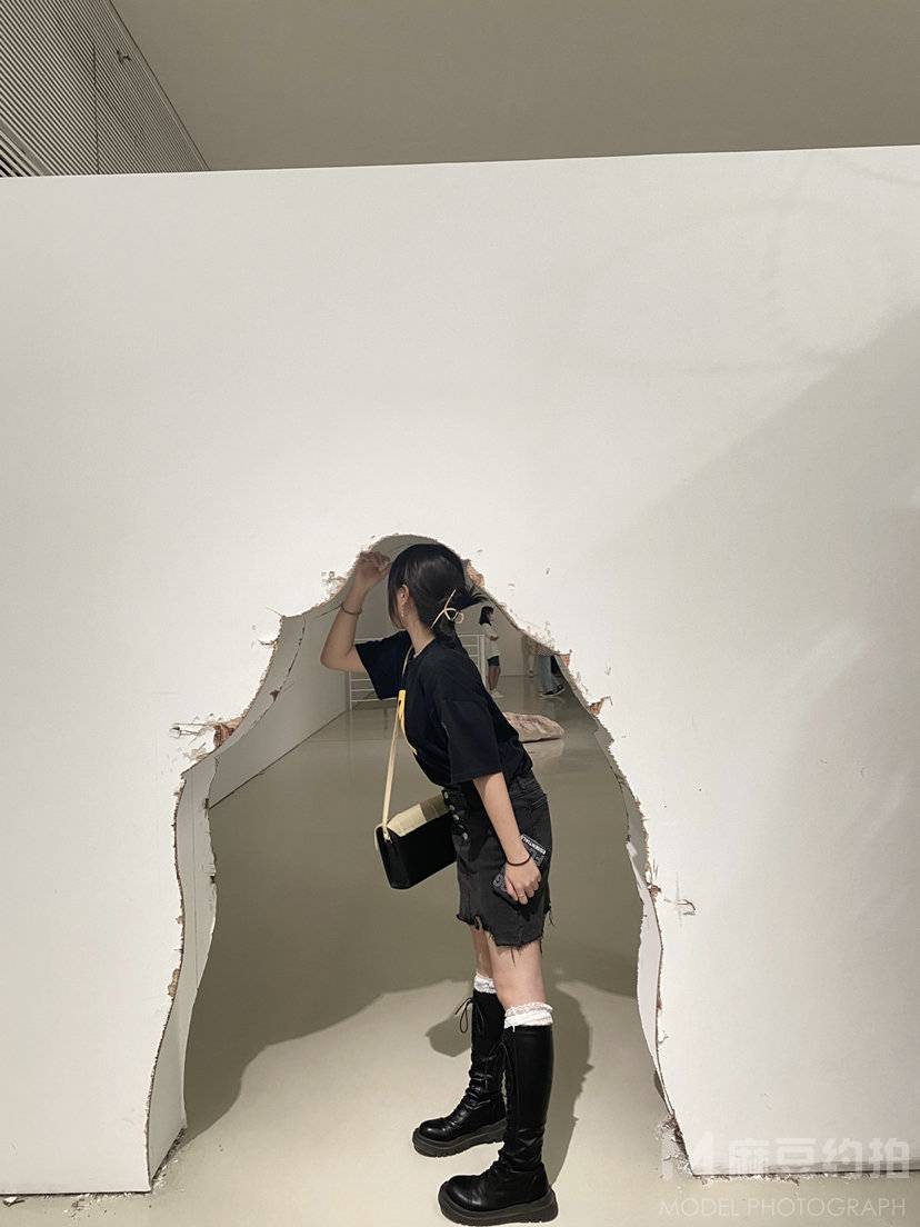 情绪模特