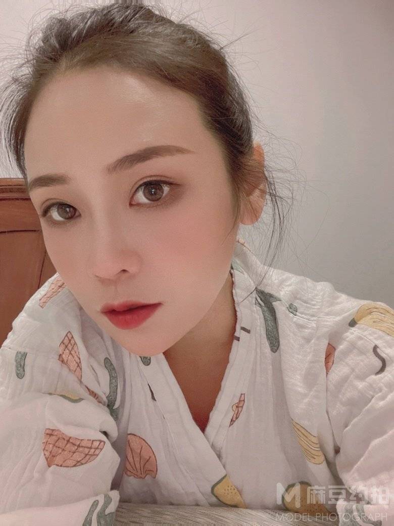 黑白模特