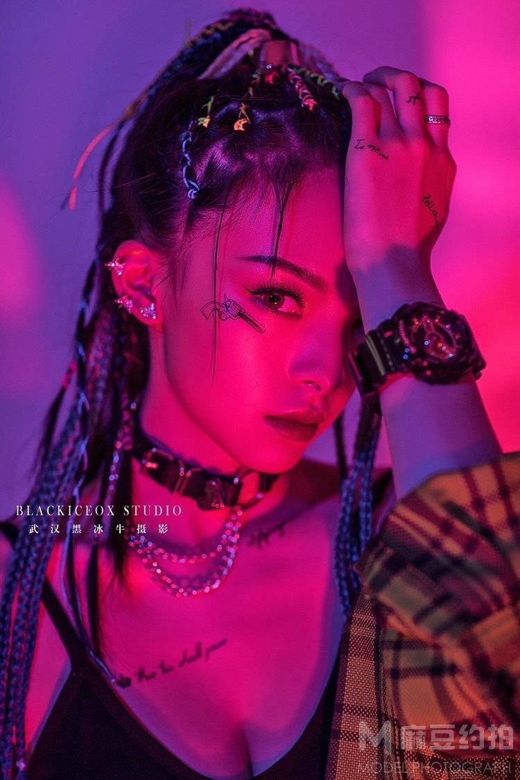情绪模特