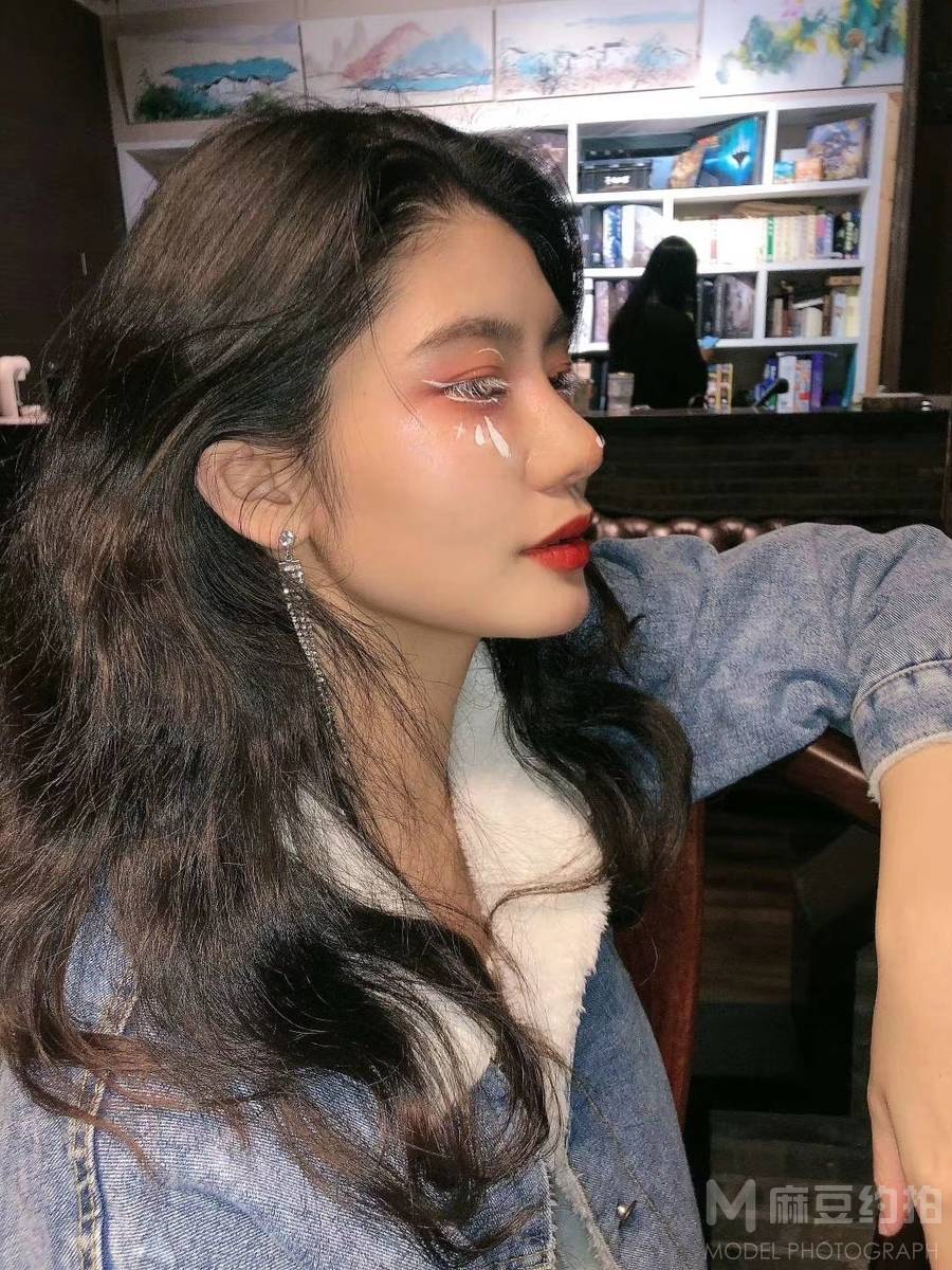 情绪模特
