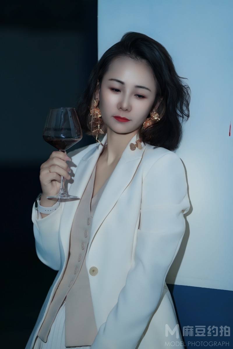 情绪模特