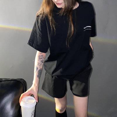 黑白模特