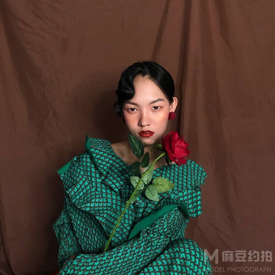 情绪模特