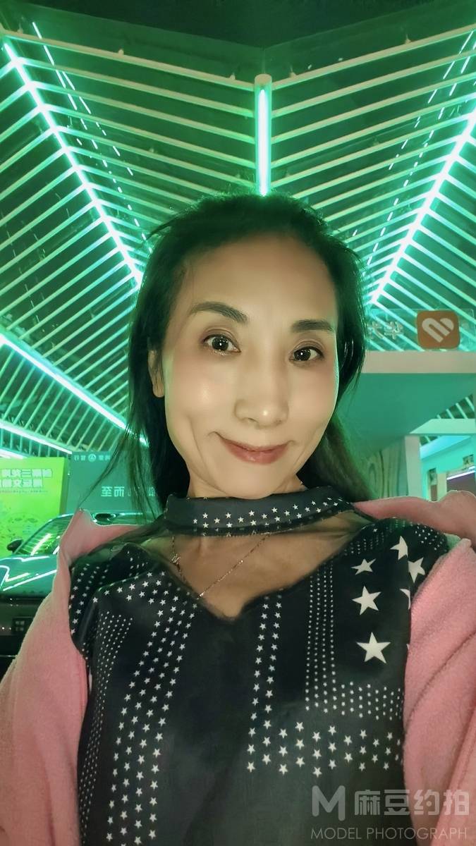 夜景模特