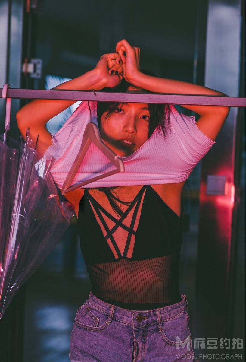 情绪模特