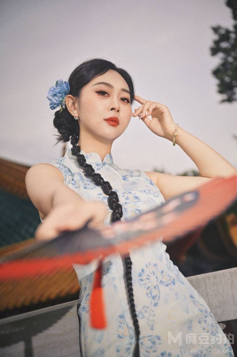 情绪模特