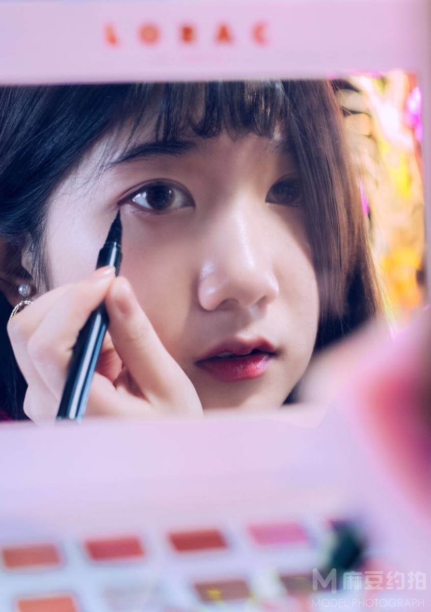 情绪模特