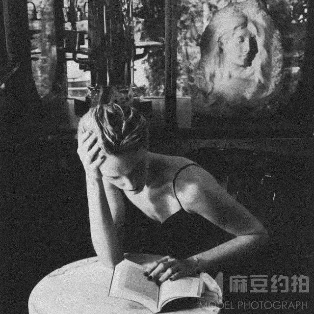 黑白模特