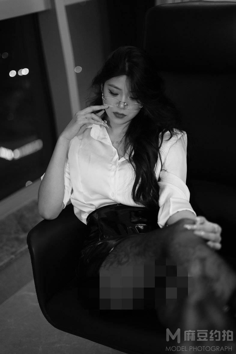 黑白模特