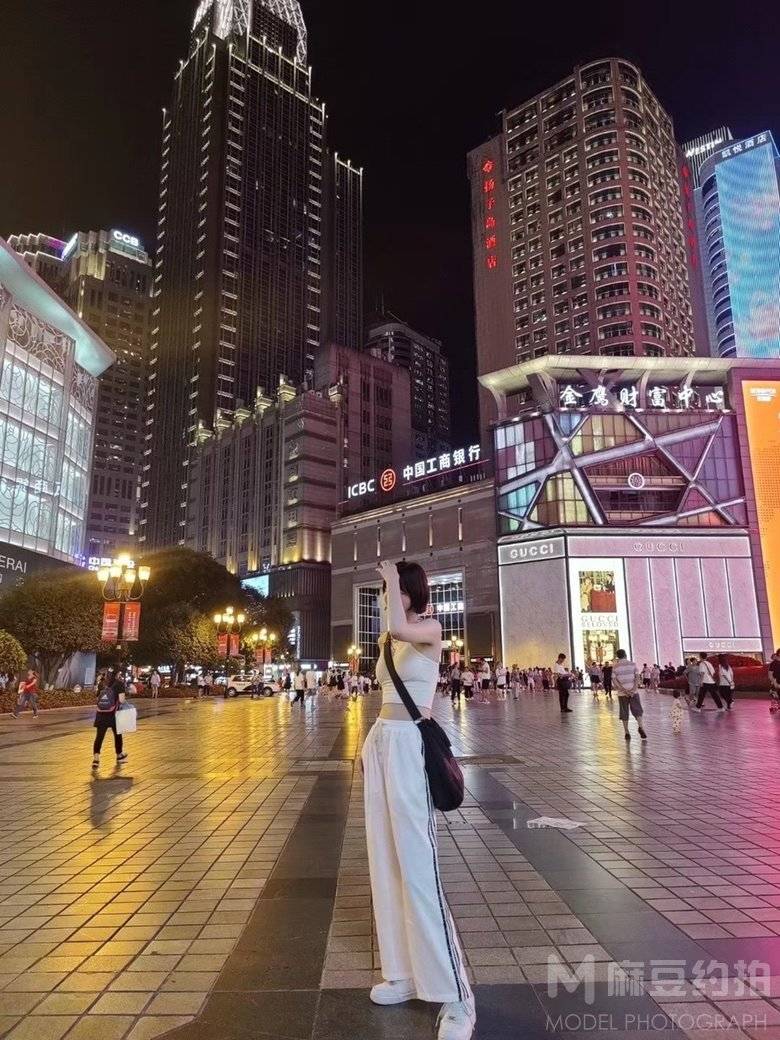 黑白模特