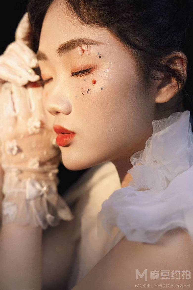 情绪模特