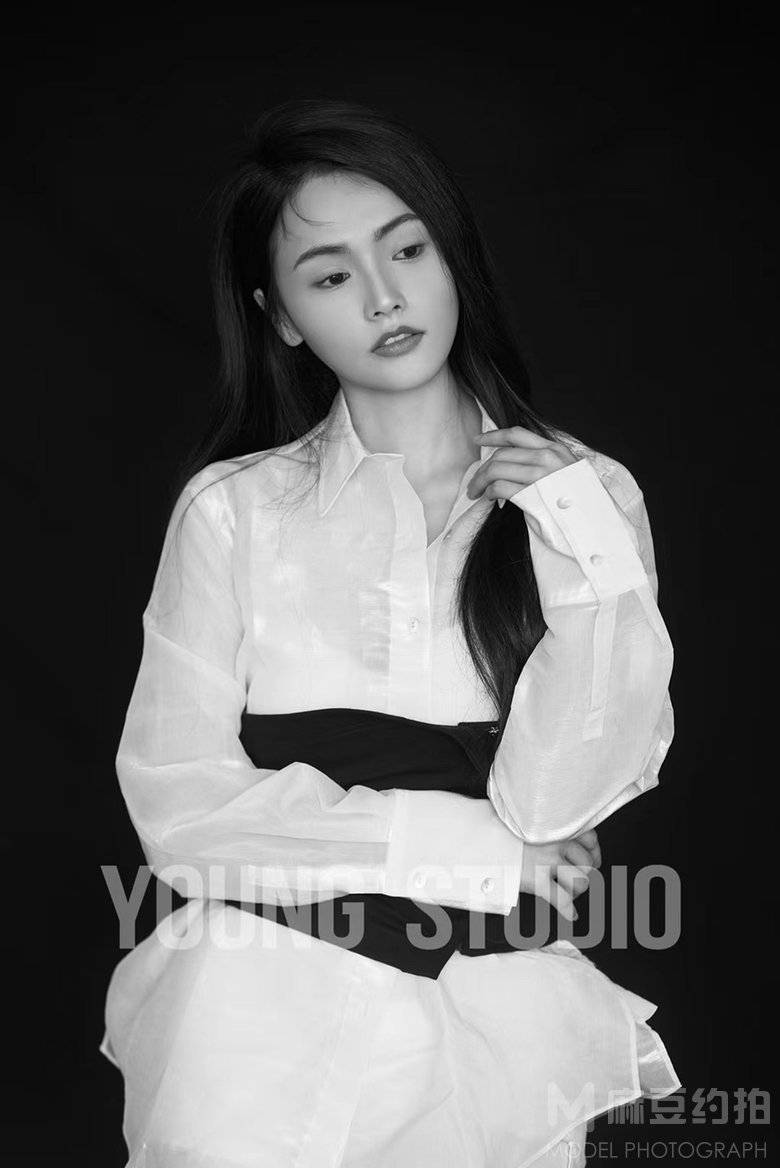 黑白模特