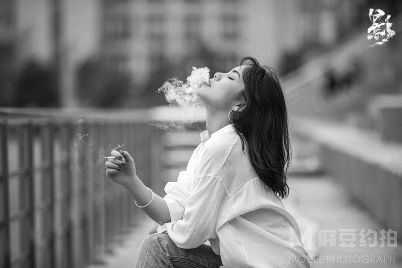 黑白模特