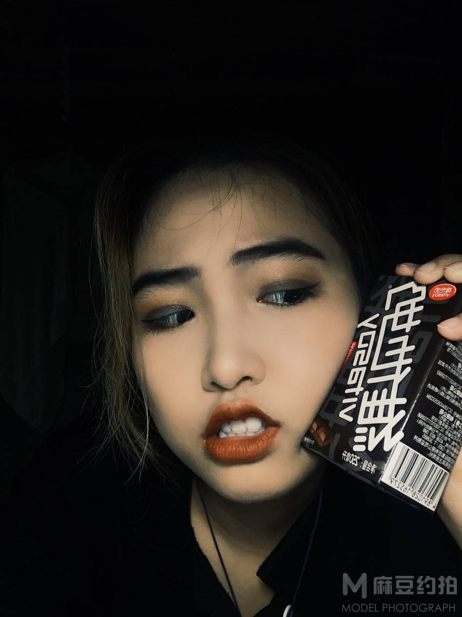 情绪模特