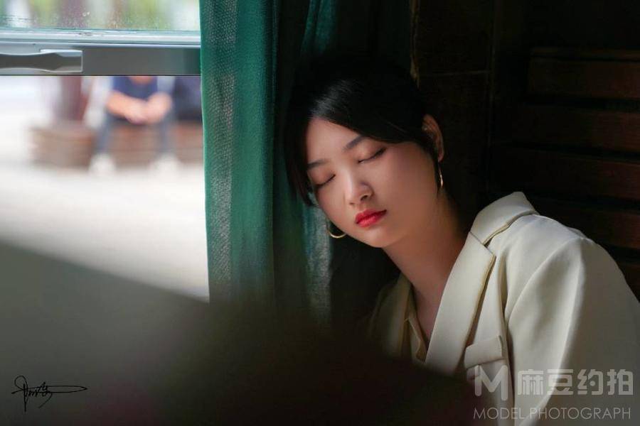 情绪模特