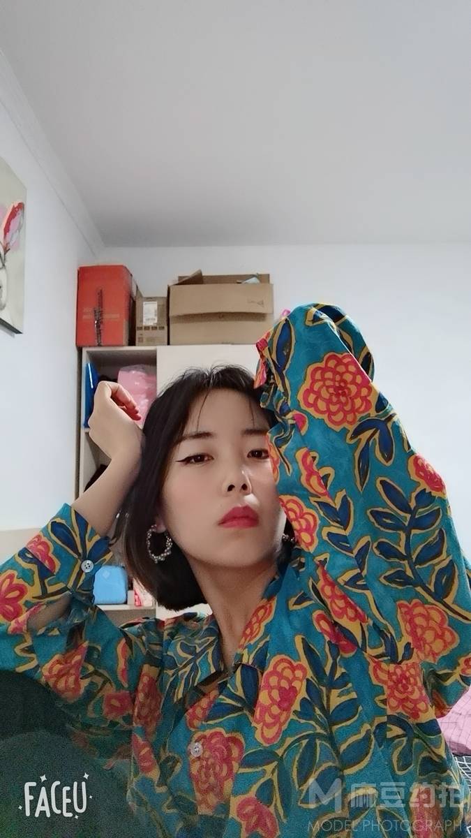 情绪模特