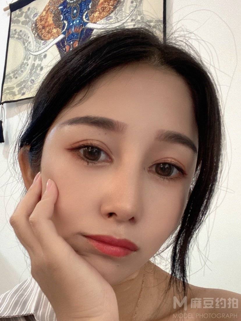 黑白模特
