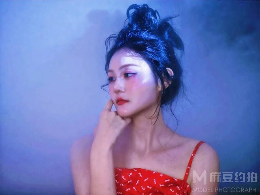 情绪模特