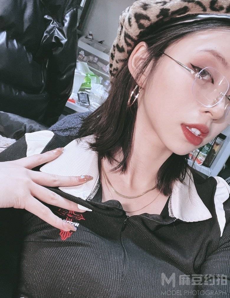 情绪模特