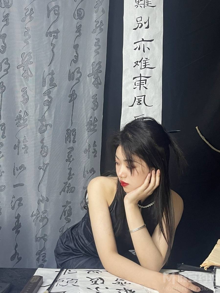 情绪模特