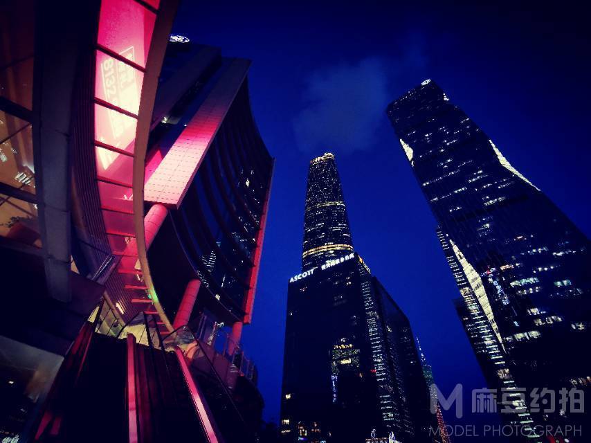 黑白模特